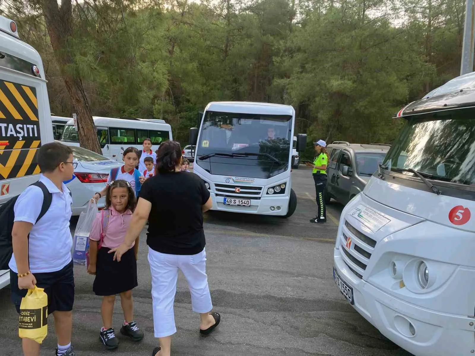 Okullar açıldı, okul servislerinde denetimler aralıksız devam ediyor