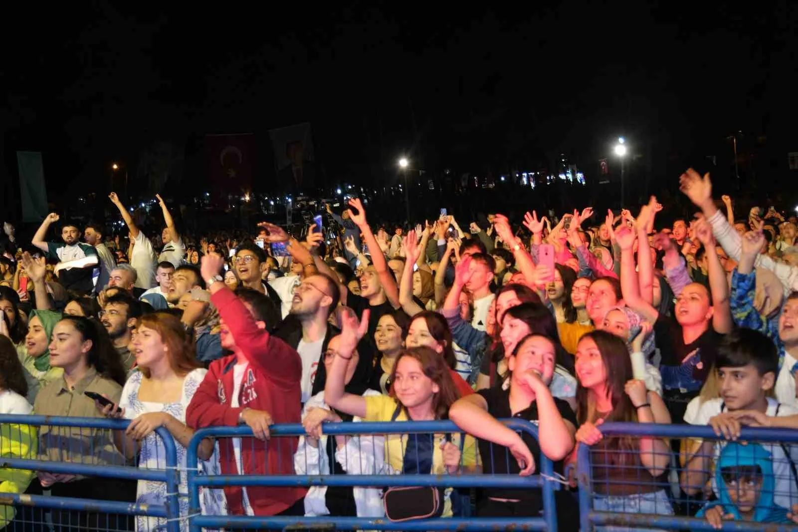 Orhaneli Karagöz Festivali ve Kurtuluş şenlikleri coşkuyla kutlandı