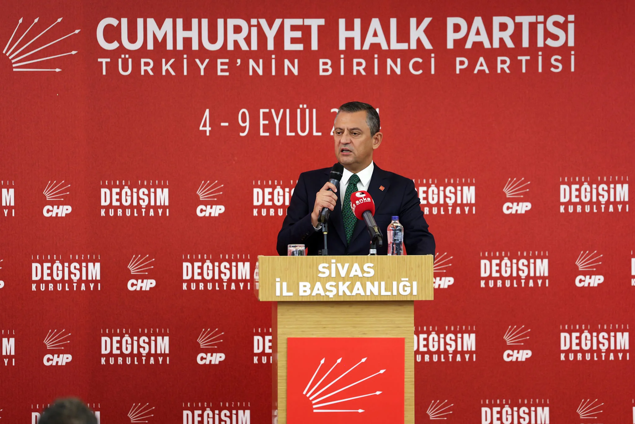 CHP Tüzük Kurultayı Başladı: Değişim Rüzgarları Esiyor