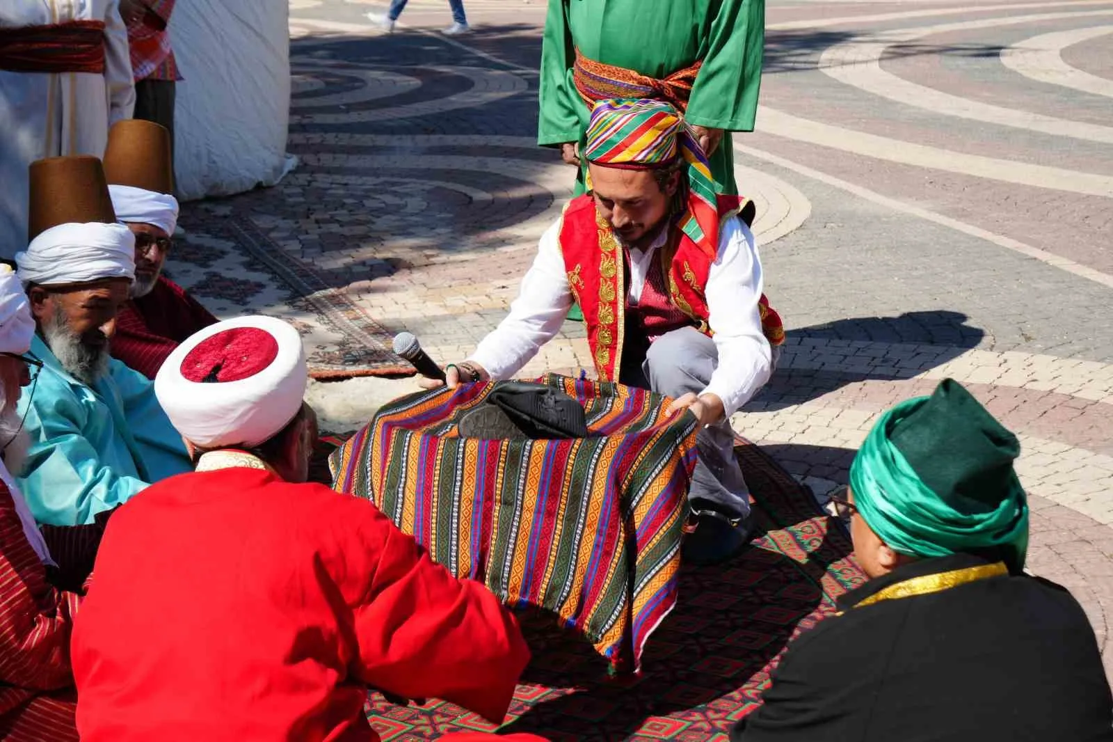 ’Pabucu dama atılmak’ deyimi buradan geliyor