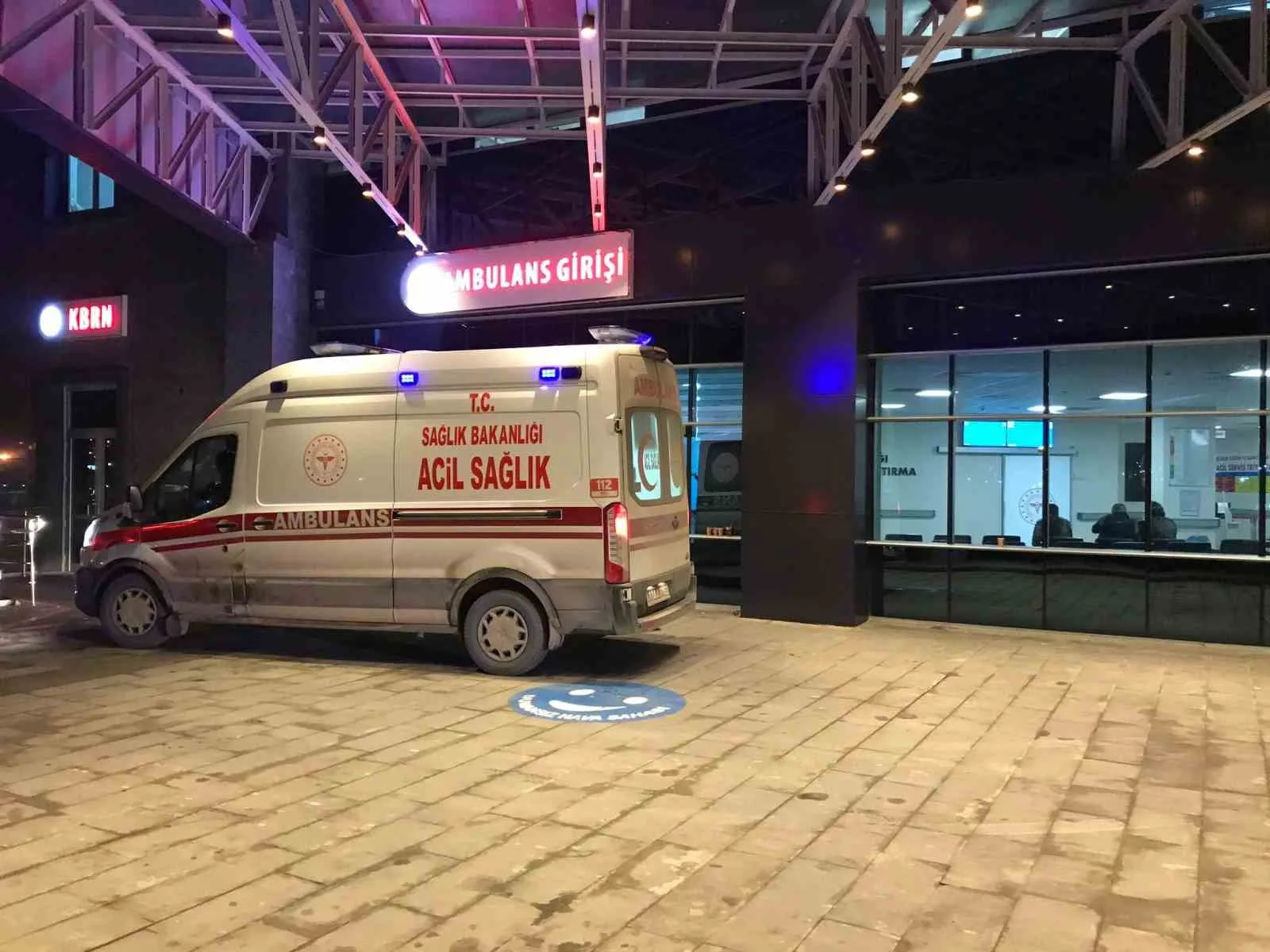 Park halindeki otomobile çarpan araç içinde bulunan 2 kişi yaralandı