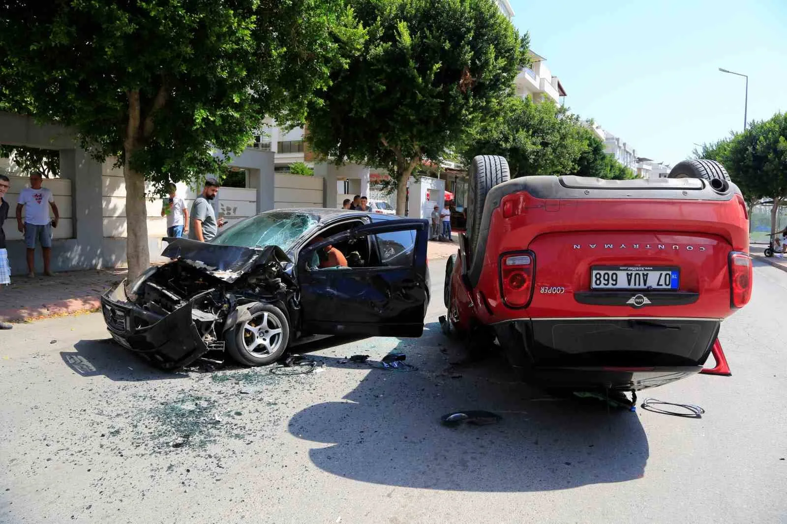 Polislere zorluk çıkardı, ters kelepçe takılınca, ‘Ne kadar zor görev yaptığınızın farkındayım’ dedi