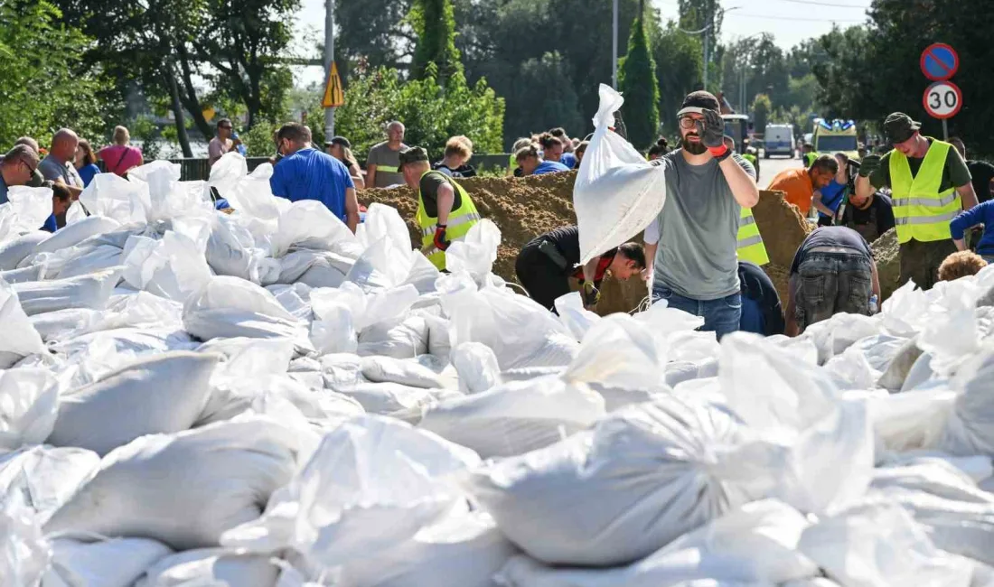 POLONYA'DA ORDU, BORİS FIRTINASININ