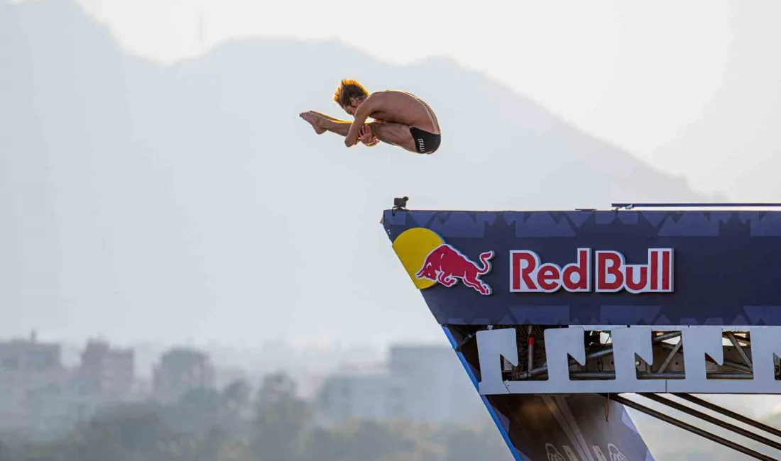 RED BULL’UN YÜKSEKLİĞE MEYDAN