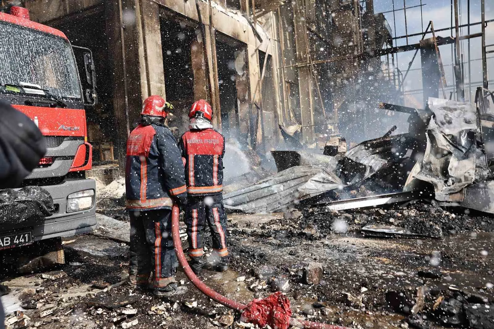 Sakarya’daki patlamada 1 kişinin cansız bedenine ulaşıldı