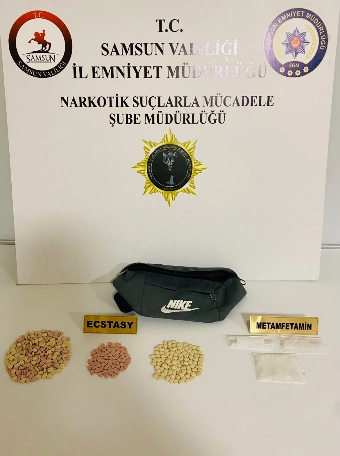 Samsun’da 432 adet ecstasy hap ve 18,50 gram metamfetamin ele geçirildi