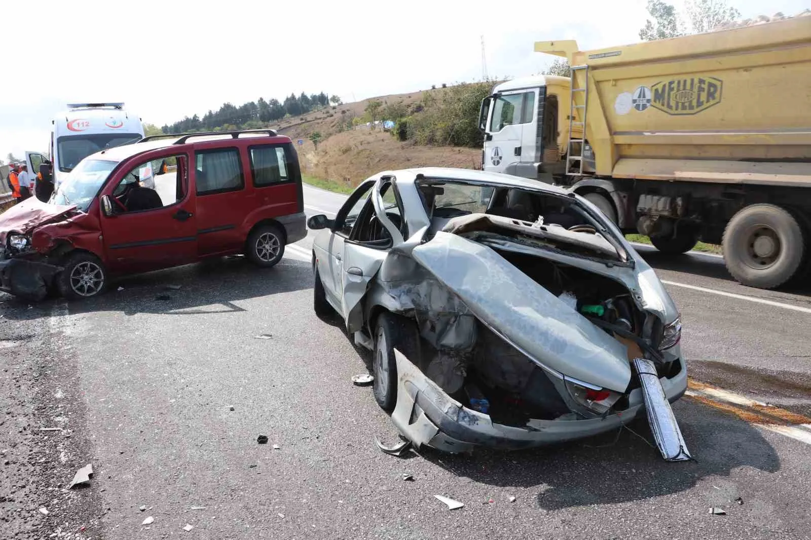 Samsun’da hafif ticari araç ile otomobil çarpıştı: 4 yaralı