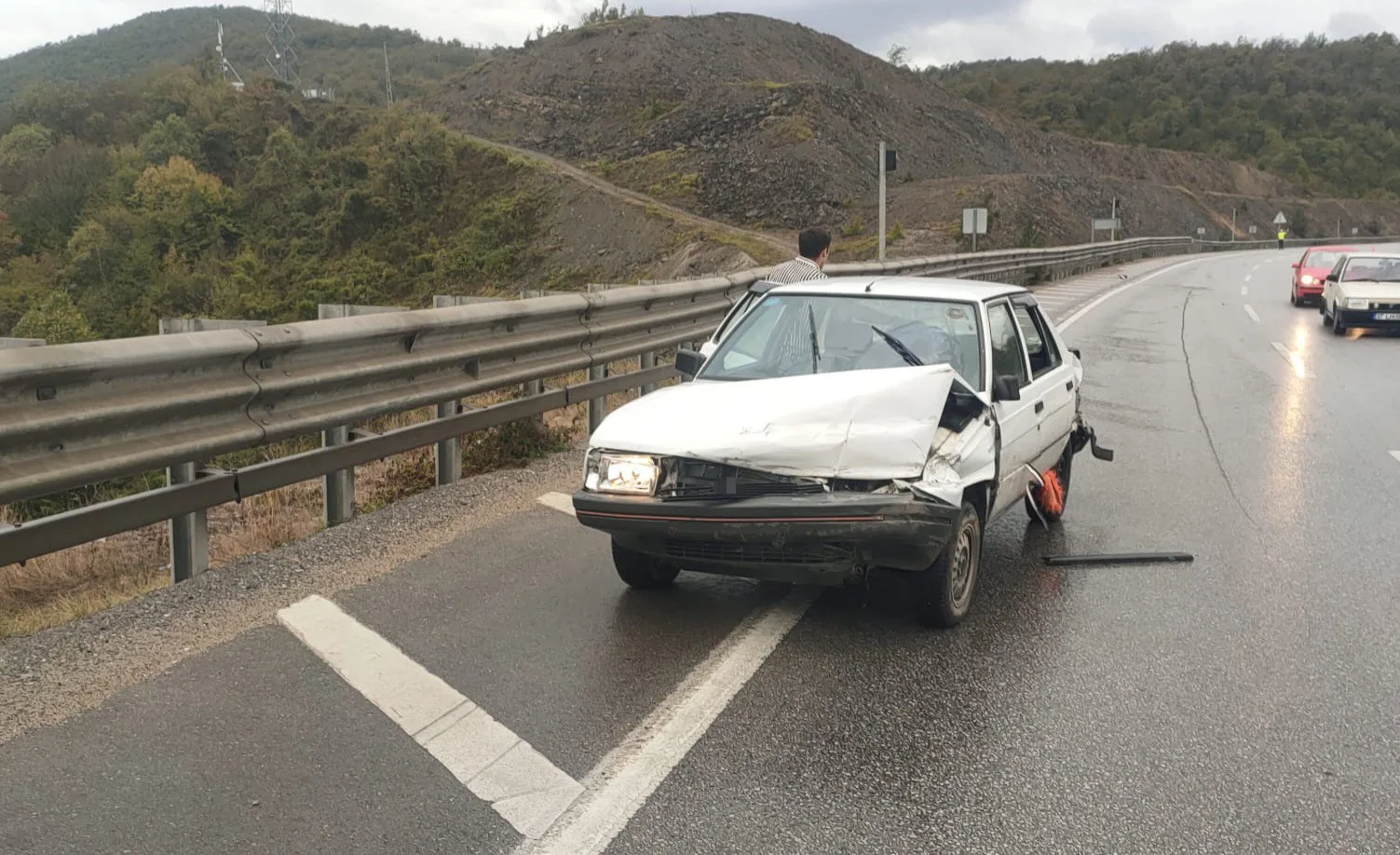 Samsun’da otomobil bariyere çarptı: 3 yaralı