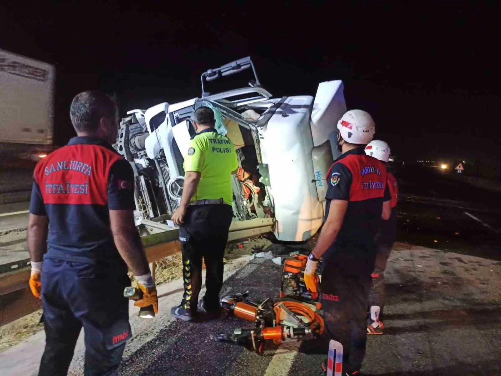 Şanlıurfa’da yakıt tankeri devrildi: 1 ölü