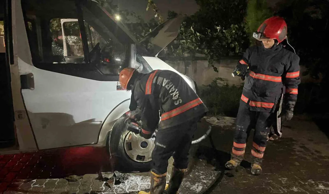 SAKARYA’NIN HENDEK İLÇESİNDE SEYİR HALİNDEKİ MİNİBÜSÜN MOTOR KISMINDA ÇIKAN YANGIN