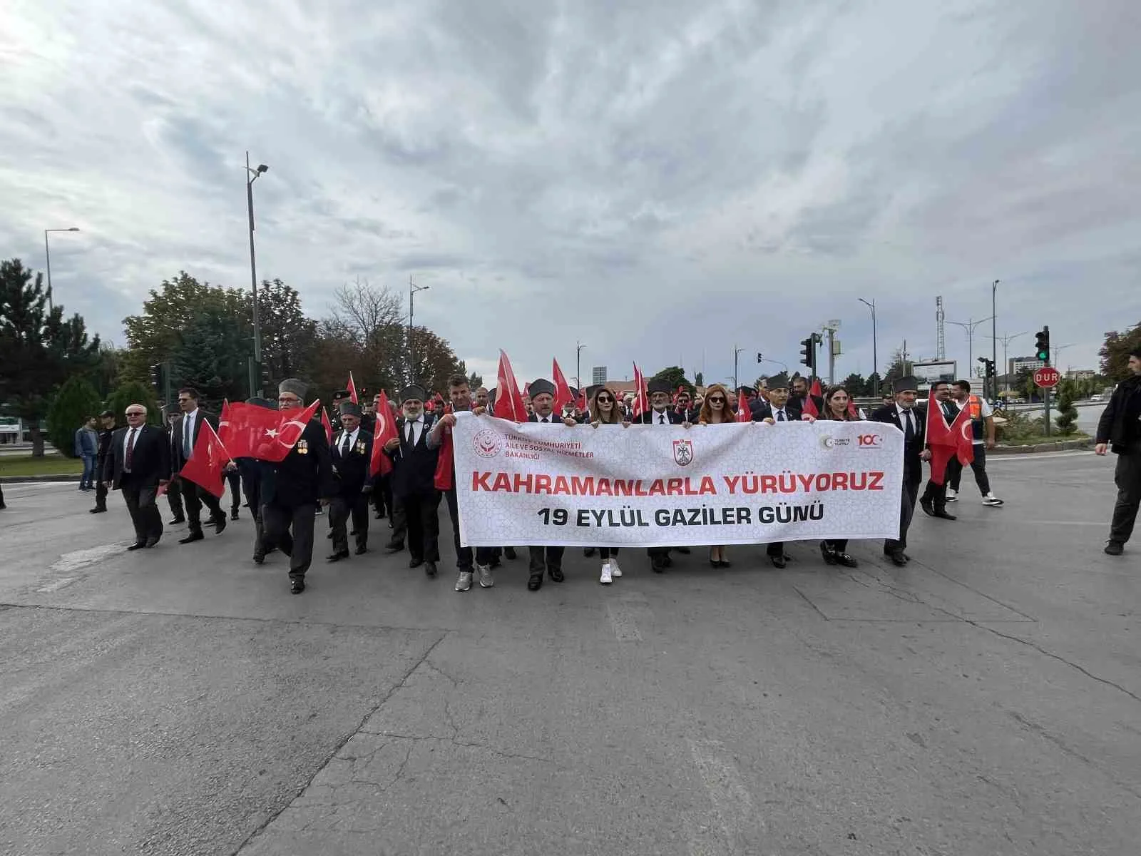 Sivas’ta gazilerin gururlu yürüyüşü