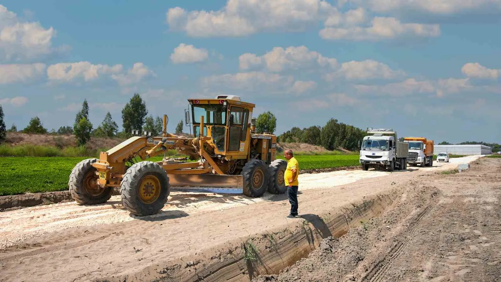 Tarsus’ta kırsal bölgelerdeki yollar yenileniyor