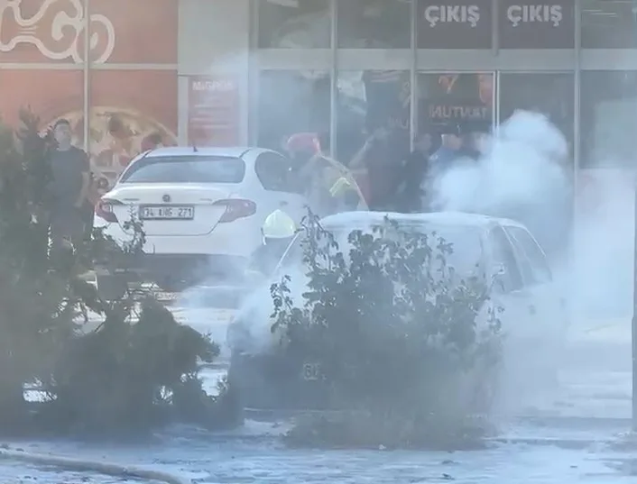 Tokat’ta alev topuna dönen otomobil adeta kül oldu