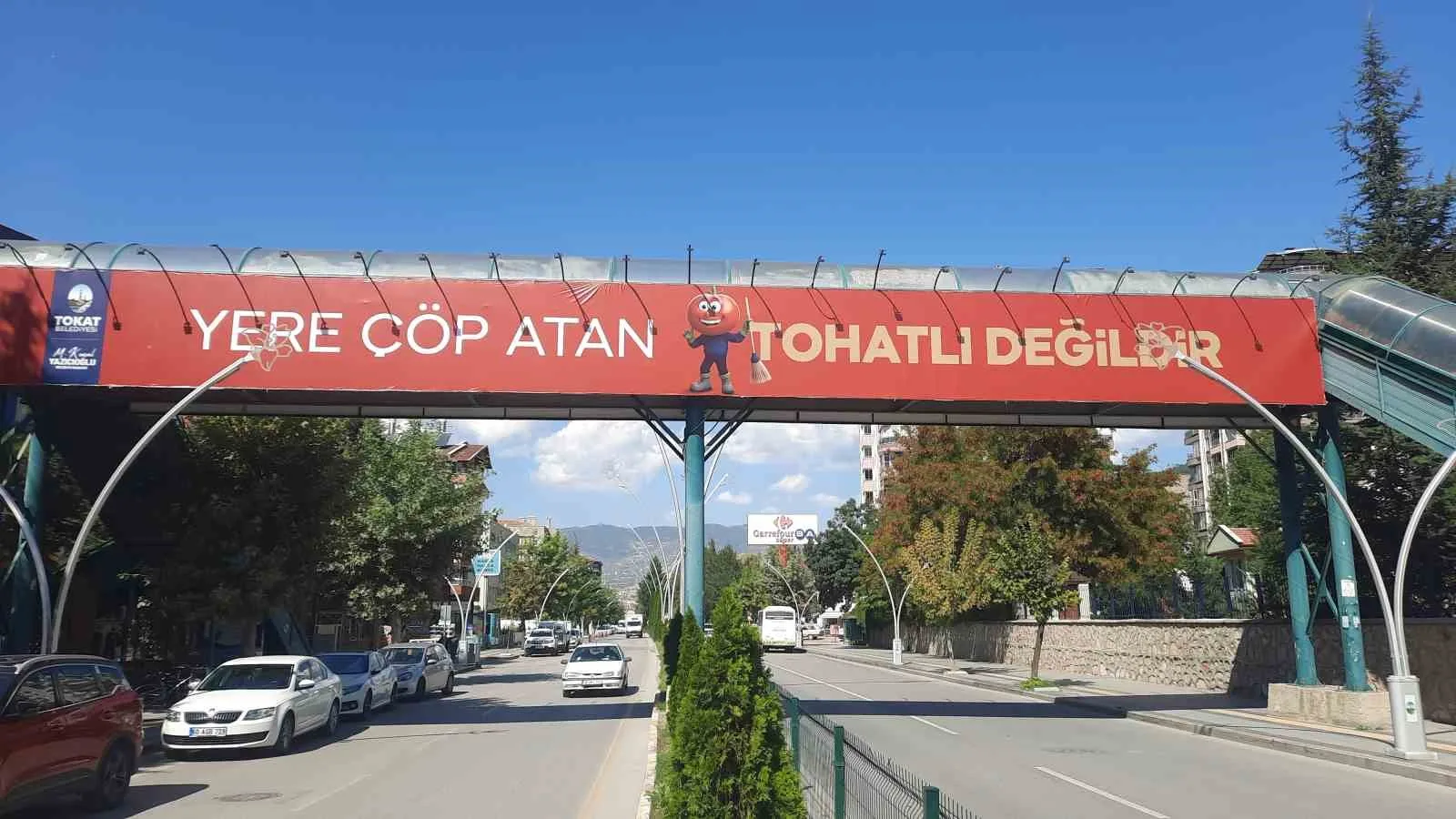 Tokat’ta esprili pankartlarla çevre bilinci aşılanıyor