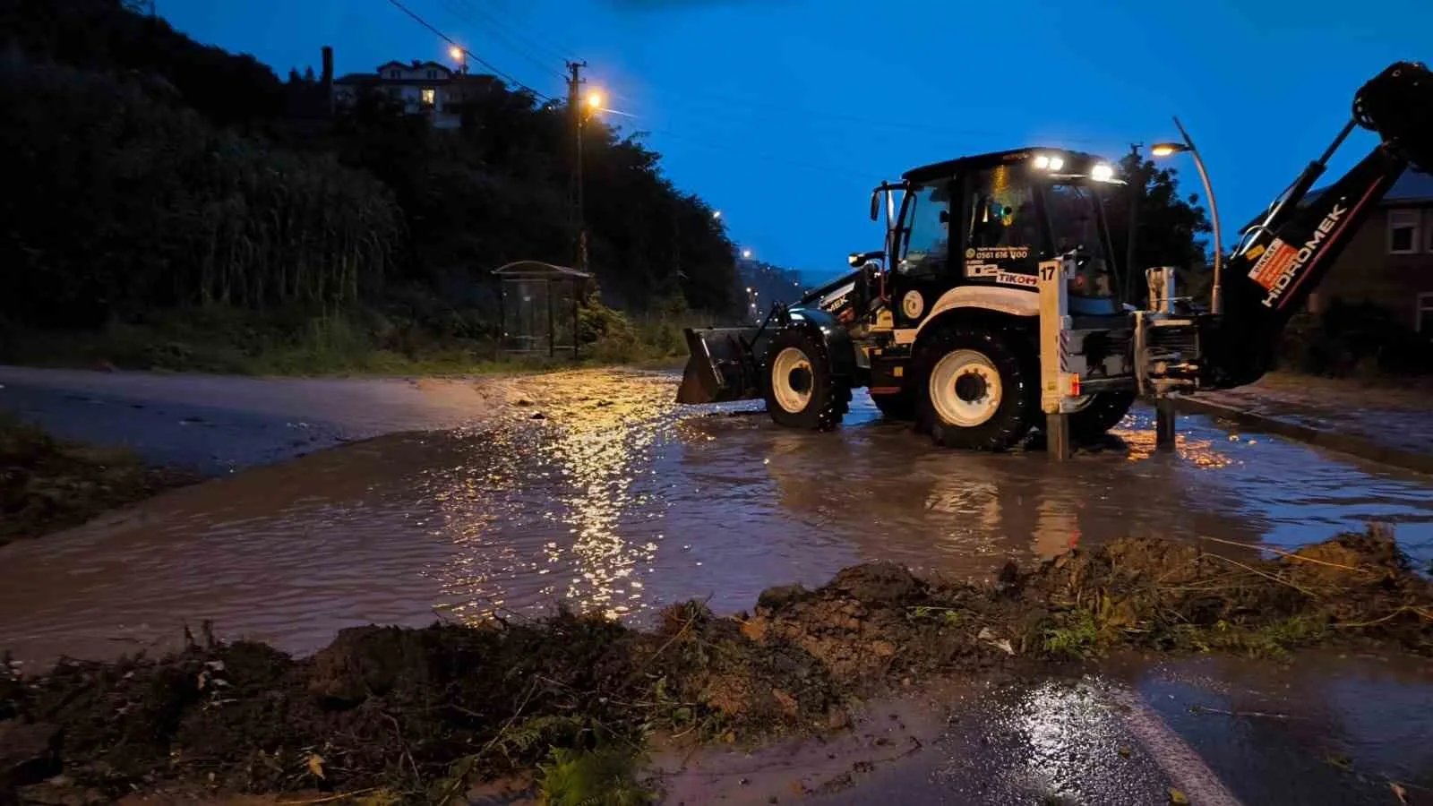 Trabzon’da sağanak yağış etkili oldu