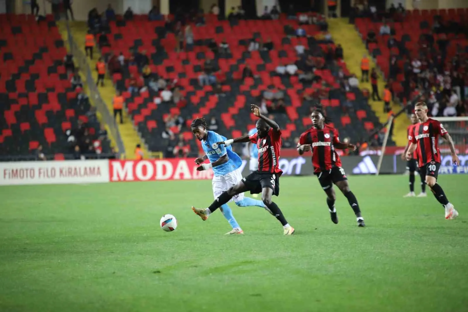 Trendyol Süper Lig: Gaziantep FK: 0 – Trabzonspor: 0 (İlk yarı)