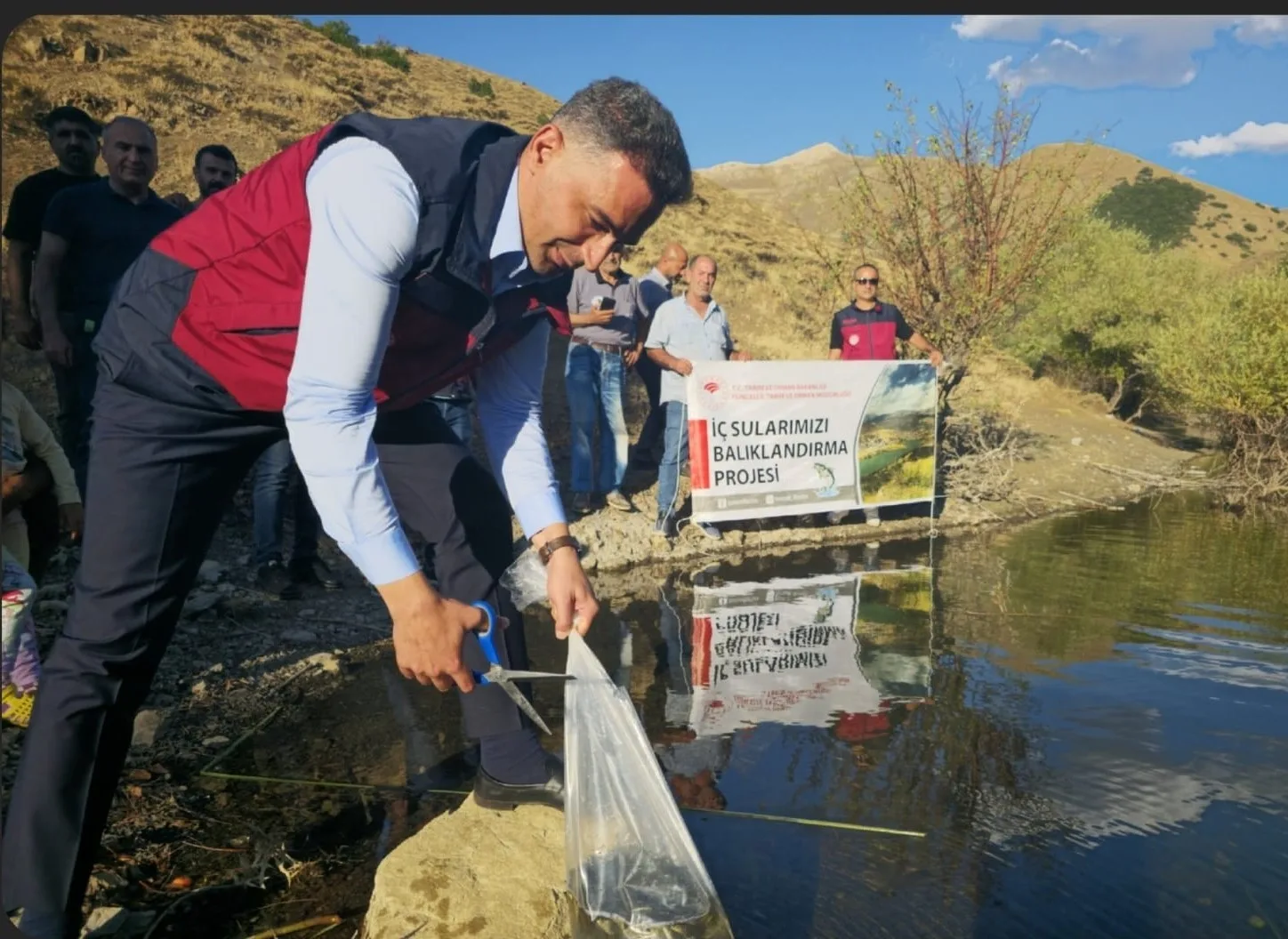 Tunceli’de 1 milyon 670 bin yavru sazan salındı