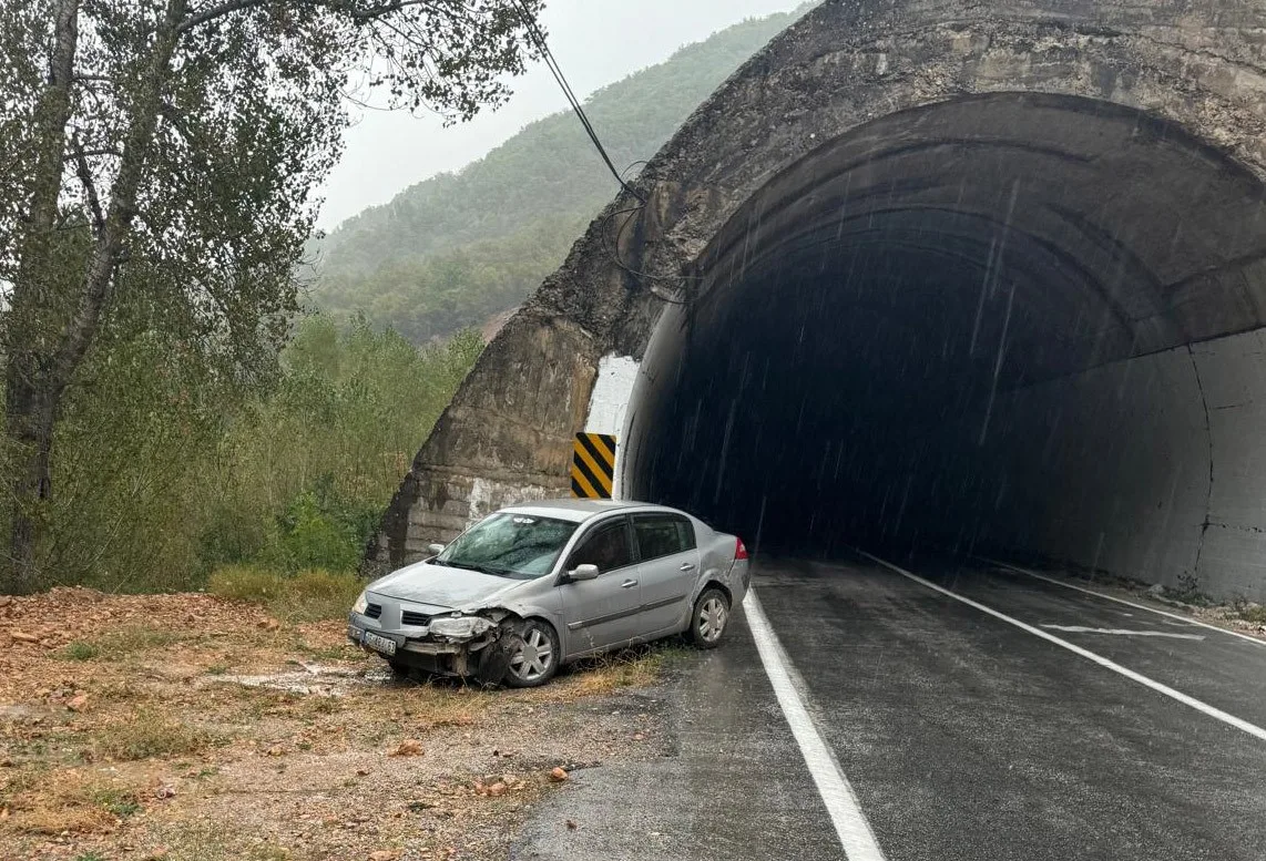 Tunceli’de sağanak yağış kazaya neden oldu