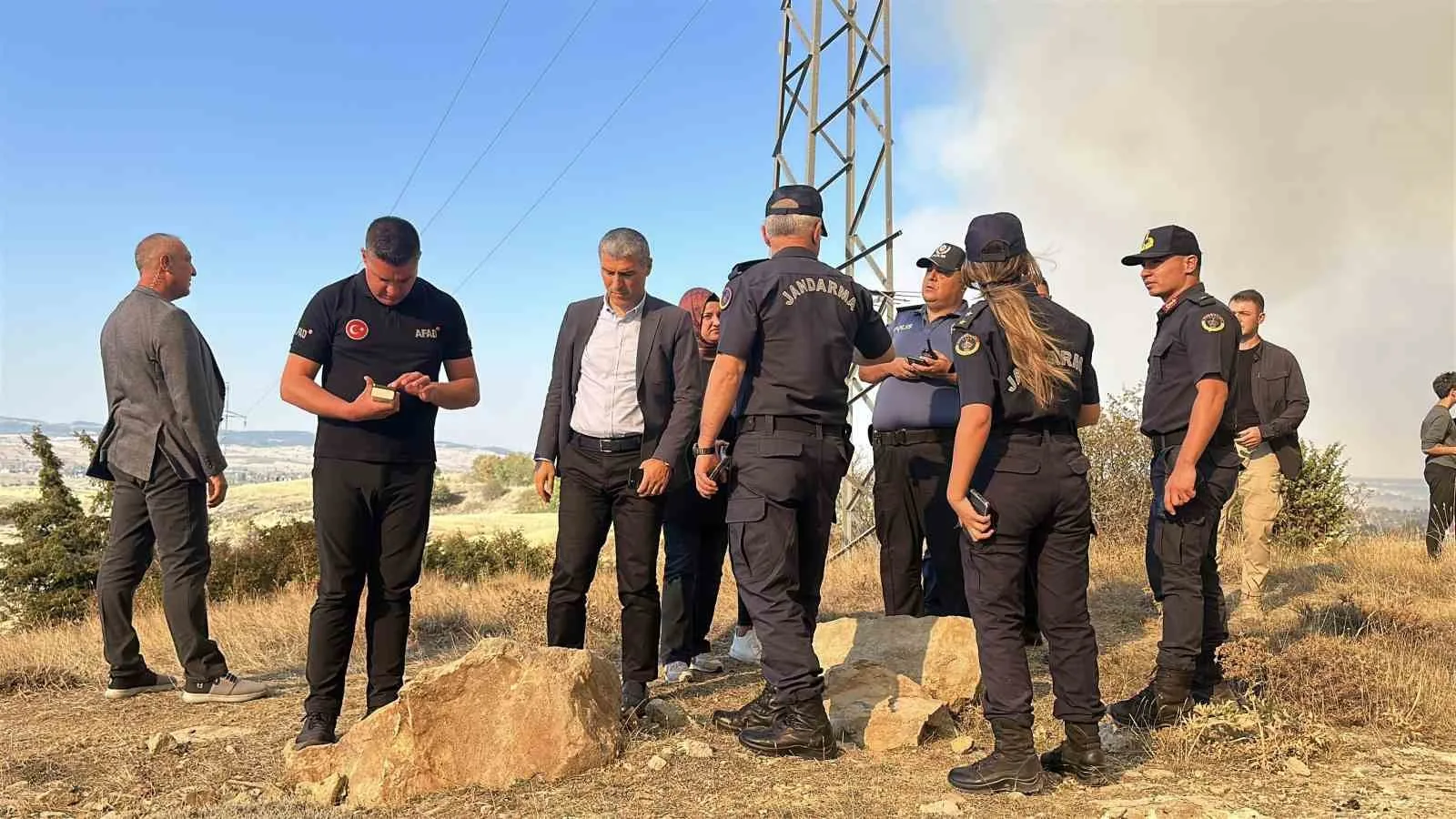 UŞAK VALİSİ NACİ AKTAŞ, UŞAK’IN BANAZ İLÇESİNDE DEVAM EDEN ORMAN