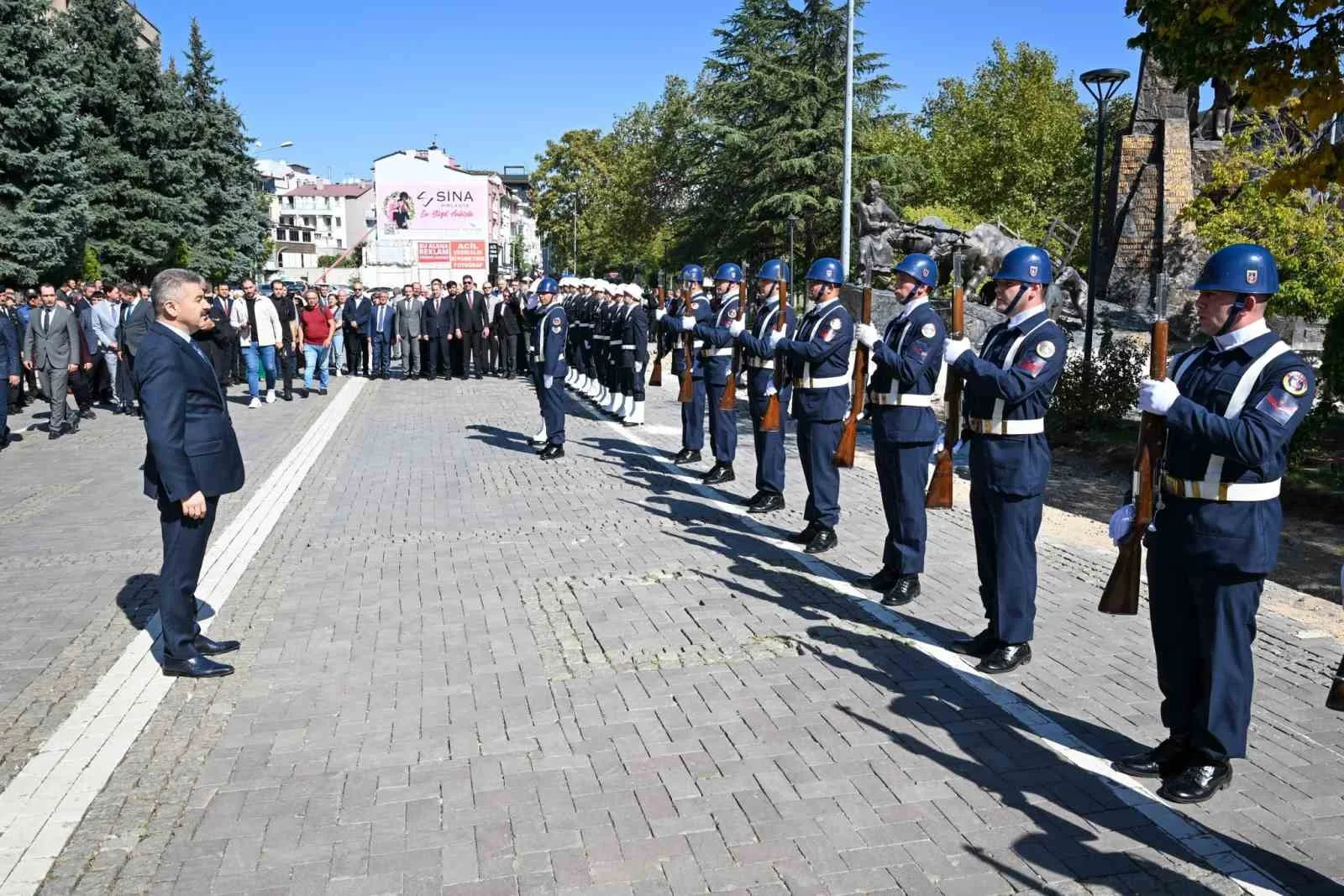 UŞAK VALİLİĞİ’NDEN ARTVİN VALİLİĞİ GÖREVİNE ATANAN VALİ TURAN ERGÜN, UŞAK’A