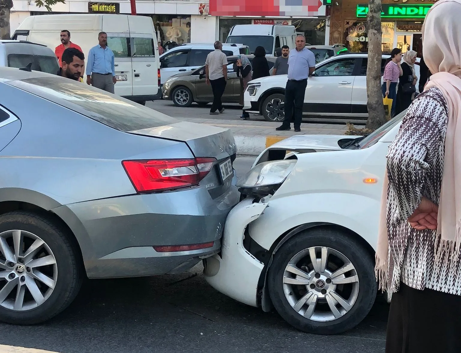 Van’da 5 araçlı zincirleme kaza: 2 yaralı