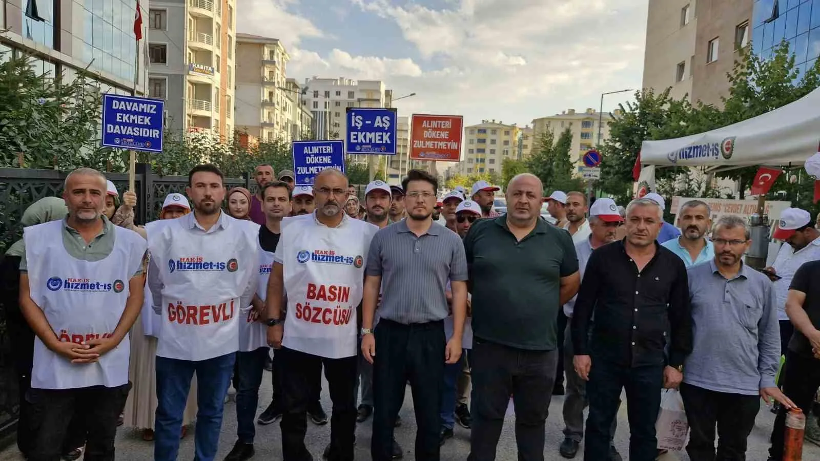 Van’da DEM Partili belediyeler tarafından işten çıkarılan 21 kişi mahkemeyi kazandı