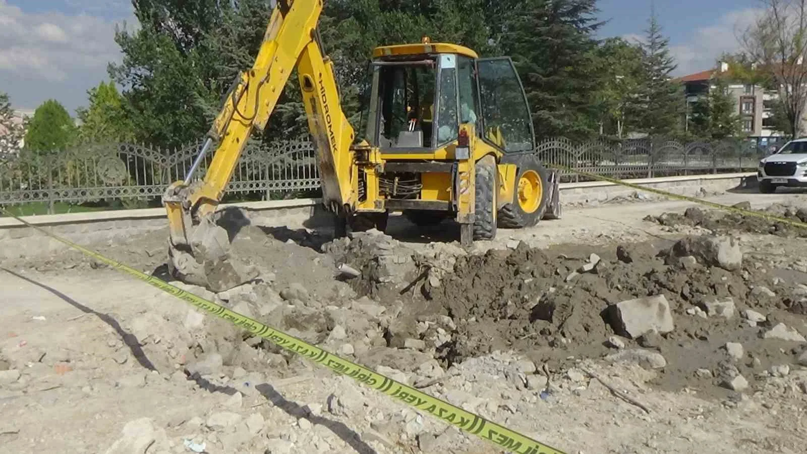 Yıkım çalışması yapılan alanda kemikler bulundu