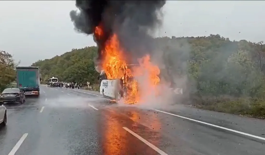 YOLCU OTOBÜSÜ ALEV TOPUNA