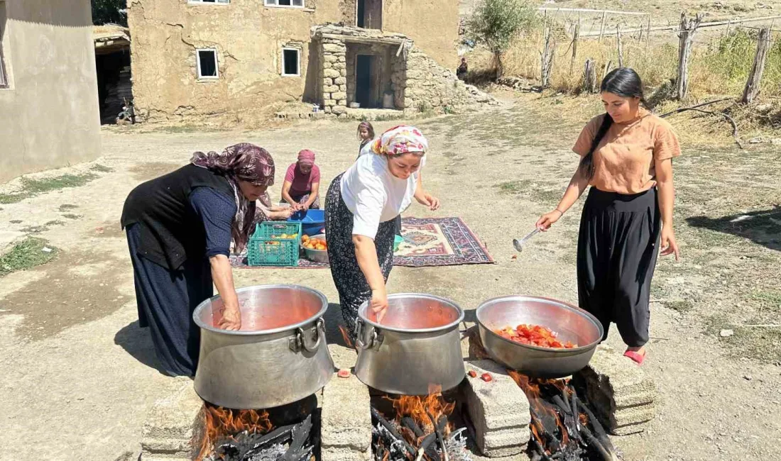 HAKKARİ’NİN YÜKSEKOVA İLÇESİNDE KADINLAR