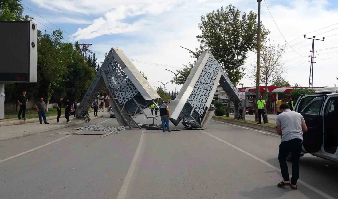 KAHRAMANMARAŞ’TA YÜZLERCE OTOMOBİLİN GEÇTİĞİ