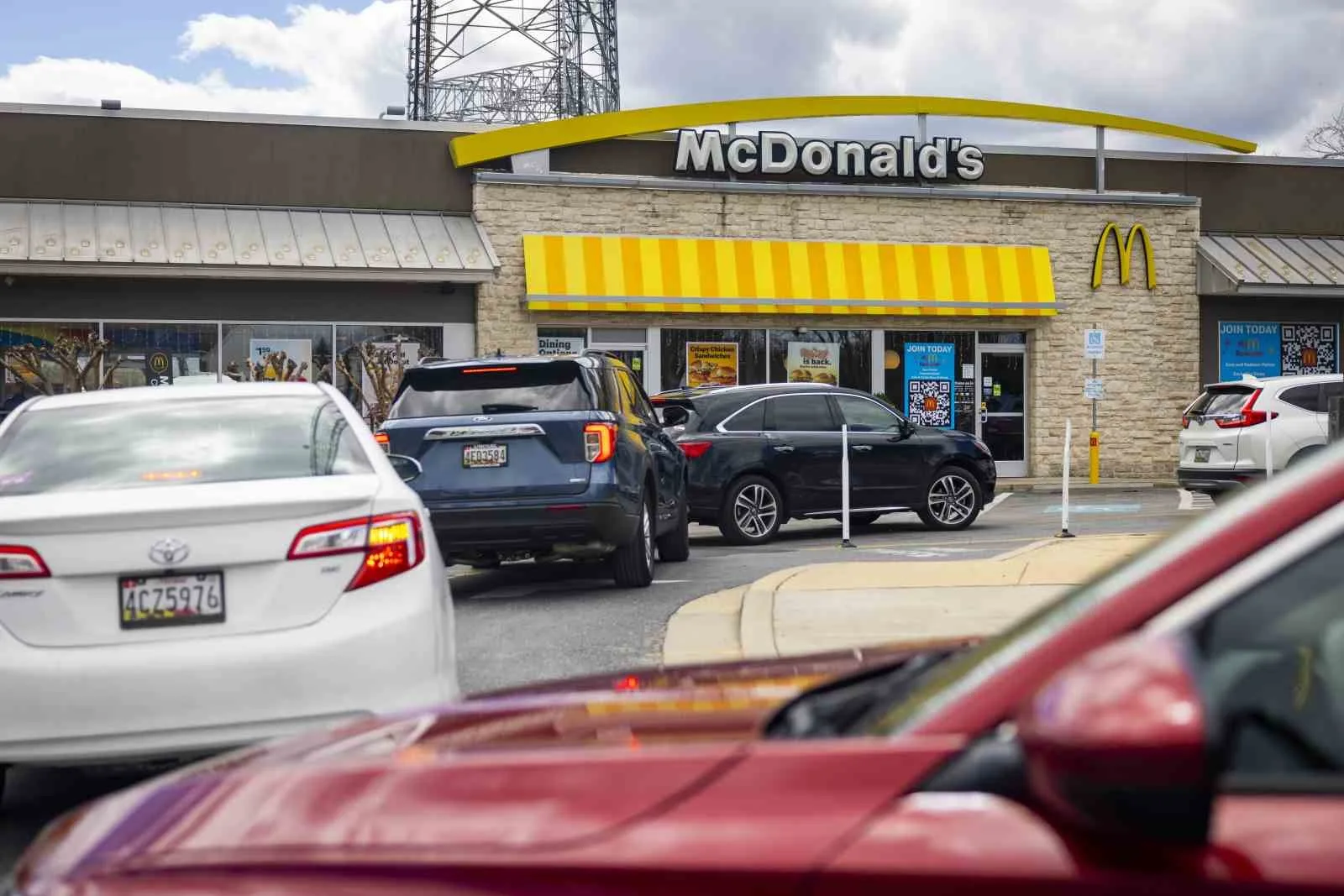 ABD’de McDonald’s hamburgerleriyle bağlantılı E. coli enfeksiyonlarının sayısı 75’e yükseldi