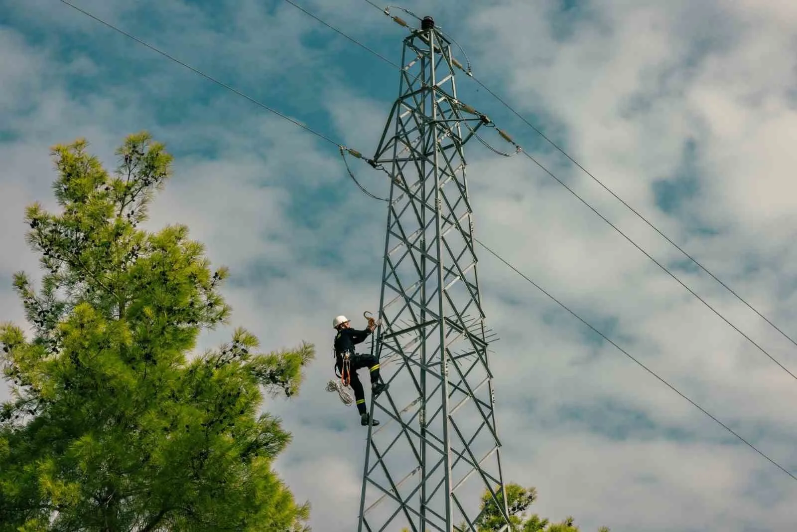 AEDAŞ’tan elektrik şebekelerine müdahale edilmemesi konusunda uyarı