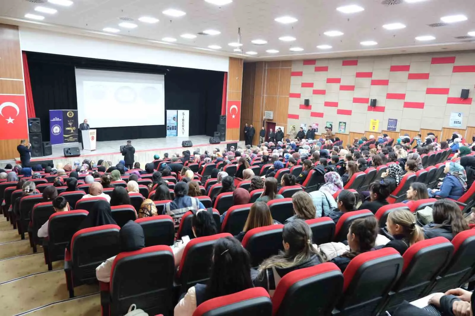 Ağrı’da “En İyi Narkotik Polisi; Anne” Projesi ile uyuşturucuyla mücadele yoğunlaşıyor