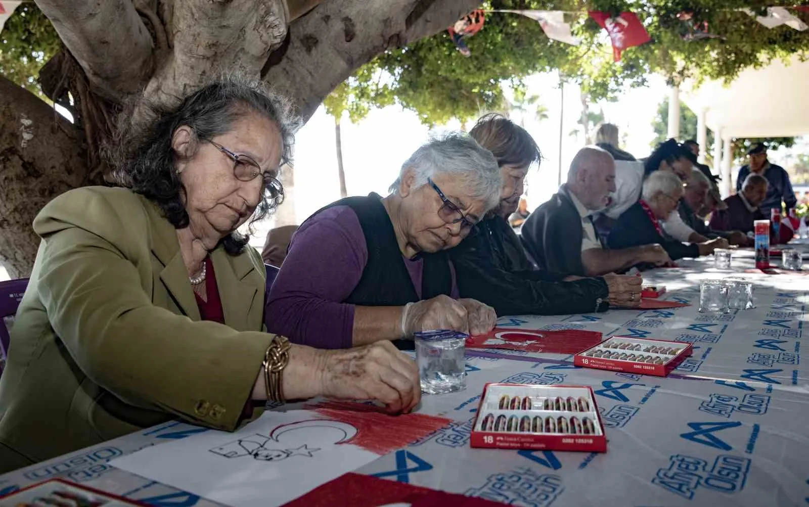 Alzheimer hastaları Cumhuriyet Bayramı’nı kutladı