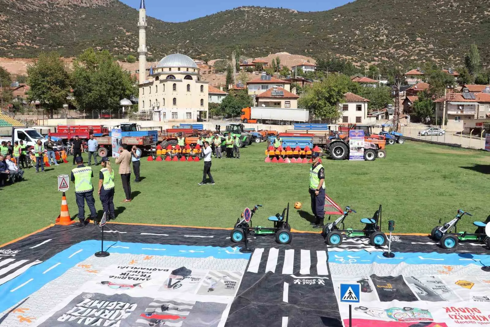 Antalya’da “Köy yolunda trafikte her şey yolunda” etkinlikleri