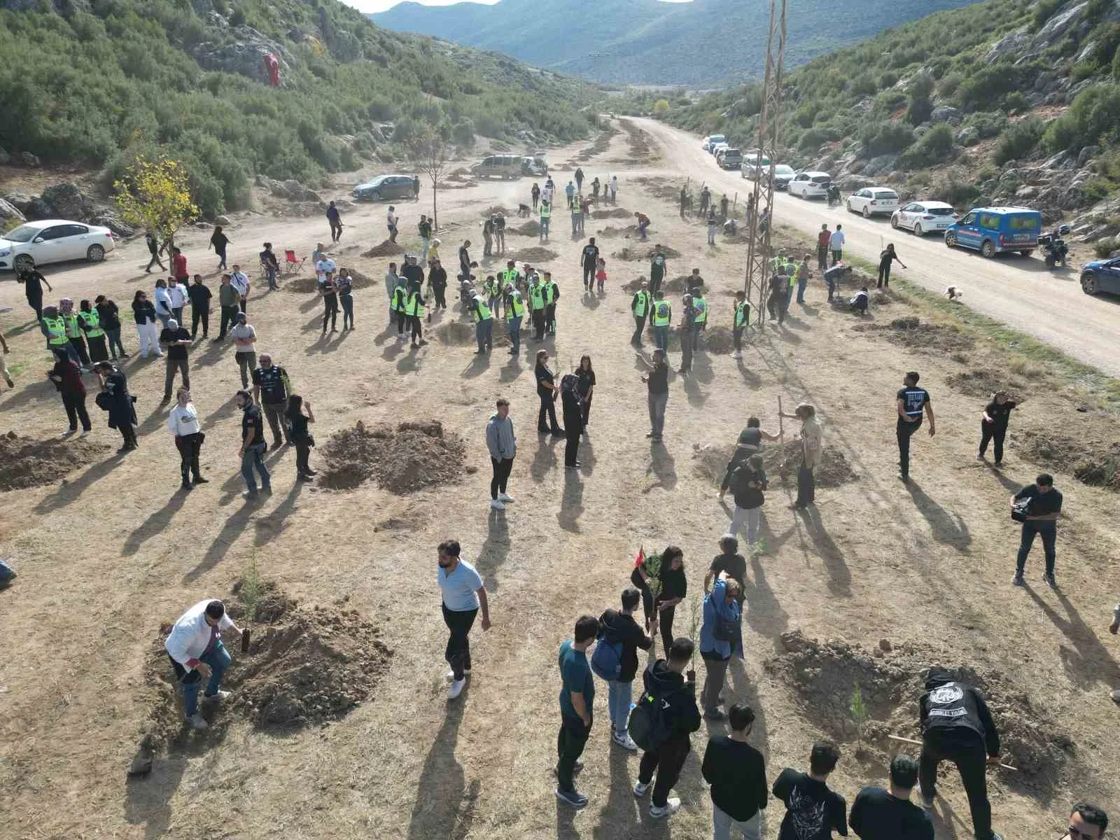 Antalyalı motosiklet tutkunları Şehit Polis Şeyda Yılmaz adına hatıra ormanı oluşturdu