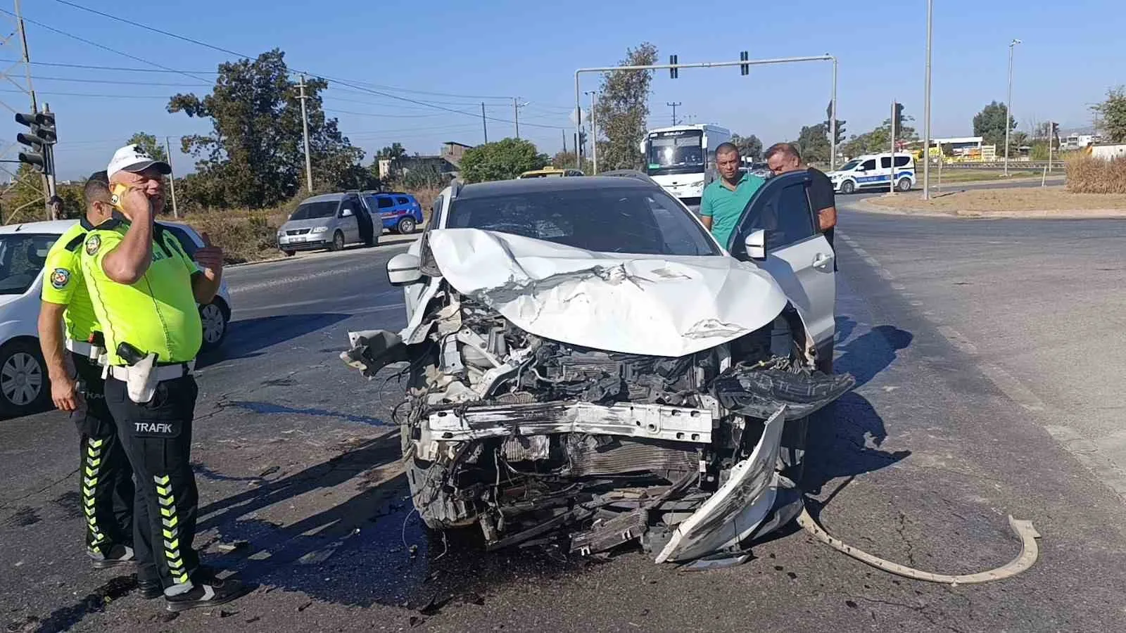 Arızalanan trafik ışıkları kazaya sebep oldu: 5’i çocuk, 9 yaralı