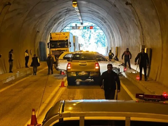 ARTVİN'DE TÜNEL İÇİNDE MEYDANA