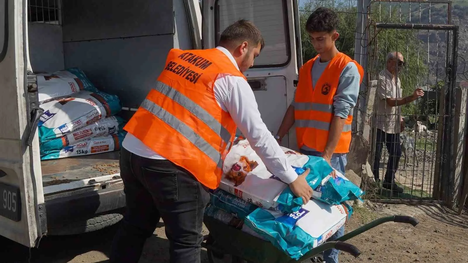 Atakum Belediyesi patili dostların yanında