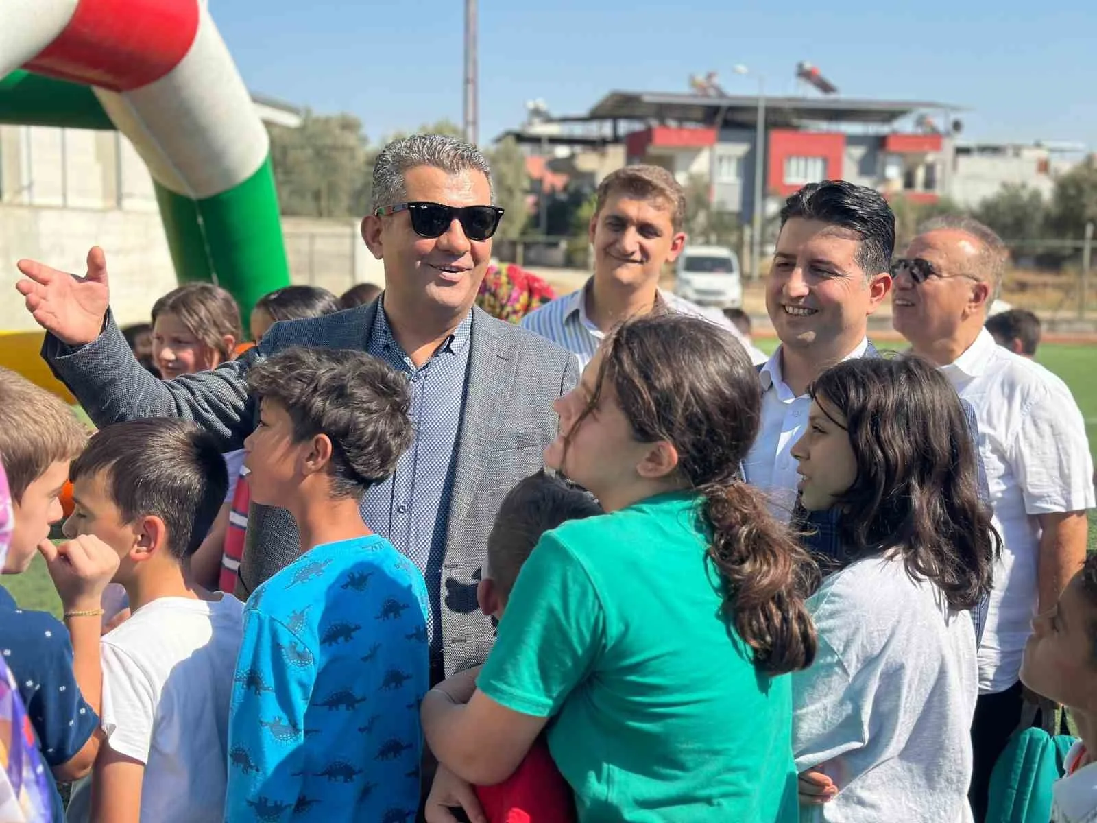 Aydınlı işadamı Yaralı’dan Köşk’e jest, çocuklar eğlendi veliler mutlu oldu