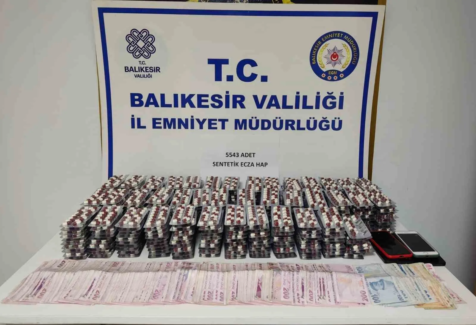 Ayvalık’ta zehir tacirlerine darbe: 4 kişi tutuklandı