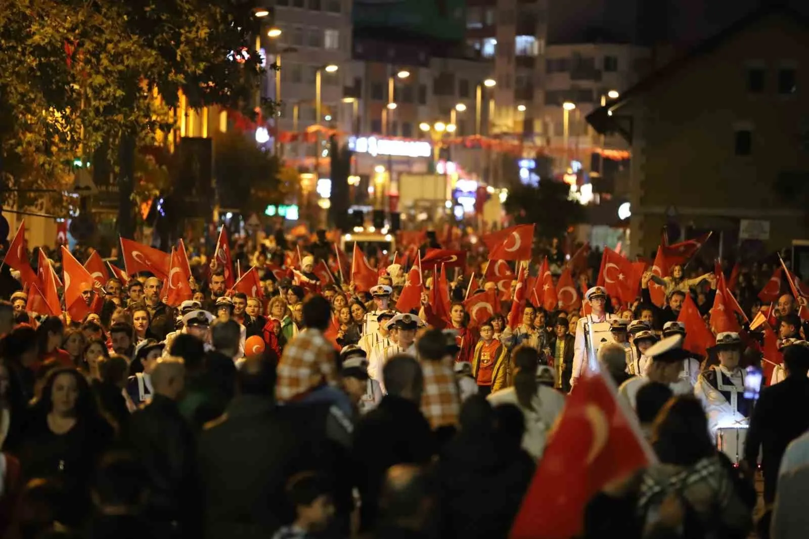 Bandırma’da “Gece Yolcuları” rüzgarı