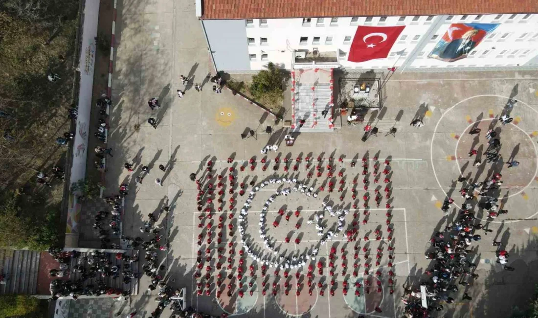 BANDIRMA'DA ÖĞRENCİLER "AY YILDIZ