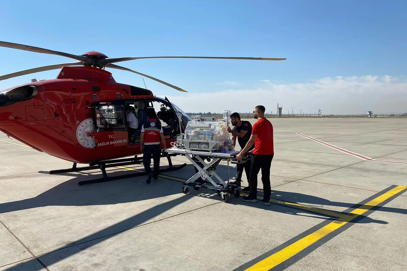 Batman’da ambulans helikopter İbrahim bebek için havalandı