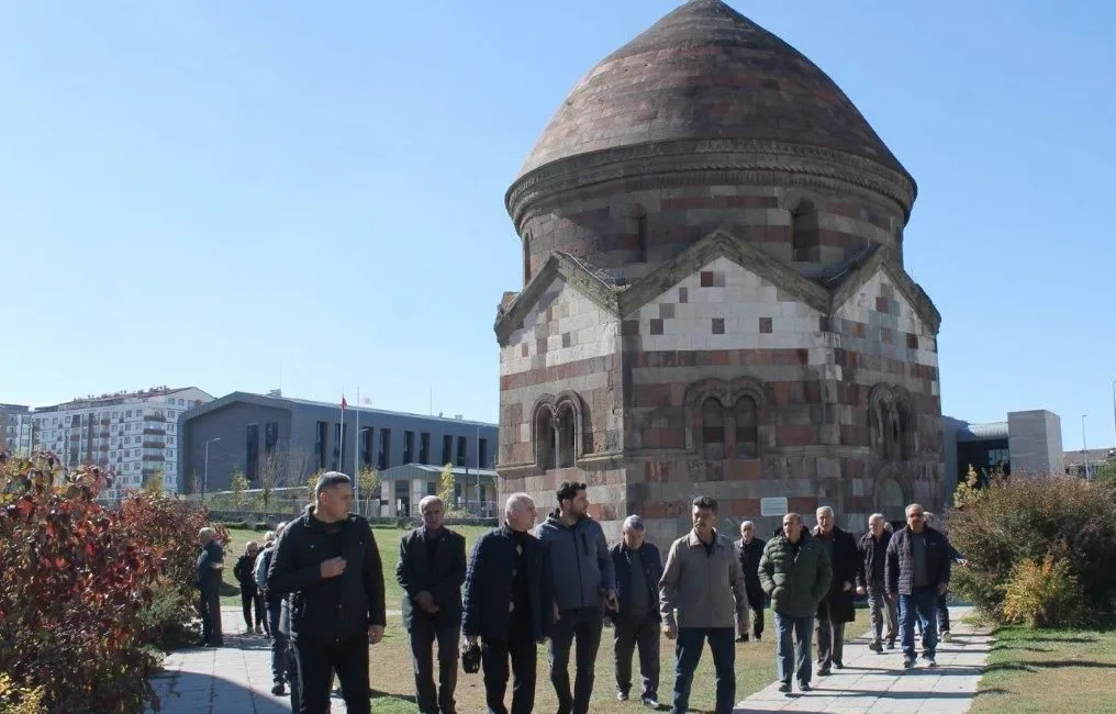 BAYBURTLU EMEKLİLERE KOMŞU İL