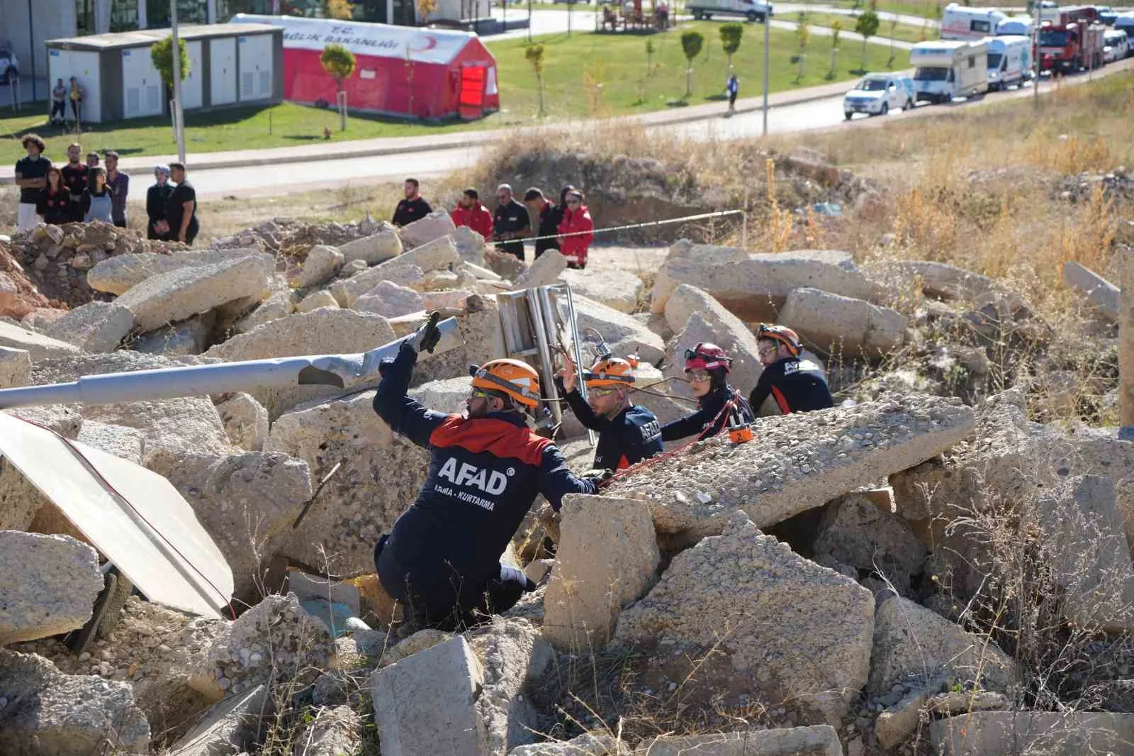 Bayburt’ta yapılan 5.8’lik deprem tatbikatı gerçeği aratmadı