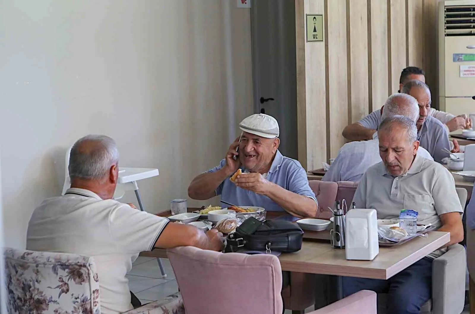 Bayraklı’da üçüncü kent lokantası açıldı