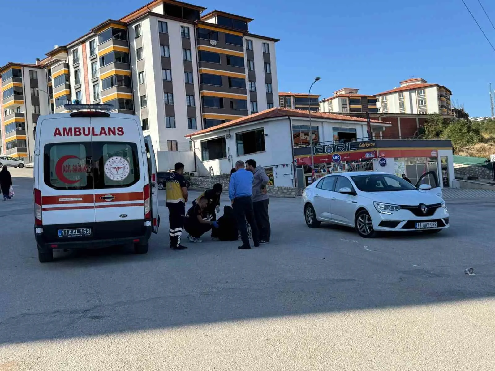 Bilecik’te otomobili çarptığı 2 yaya yaralandı