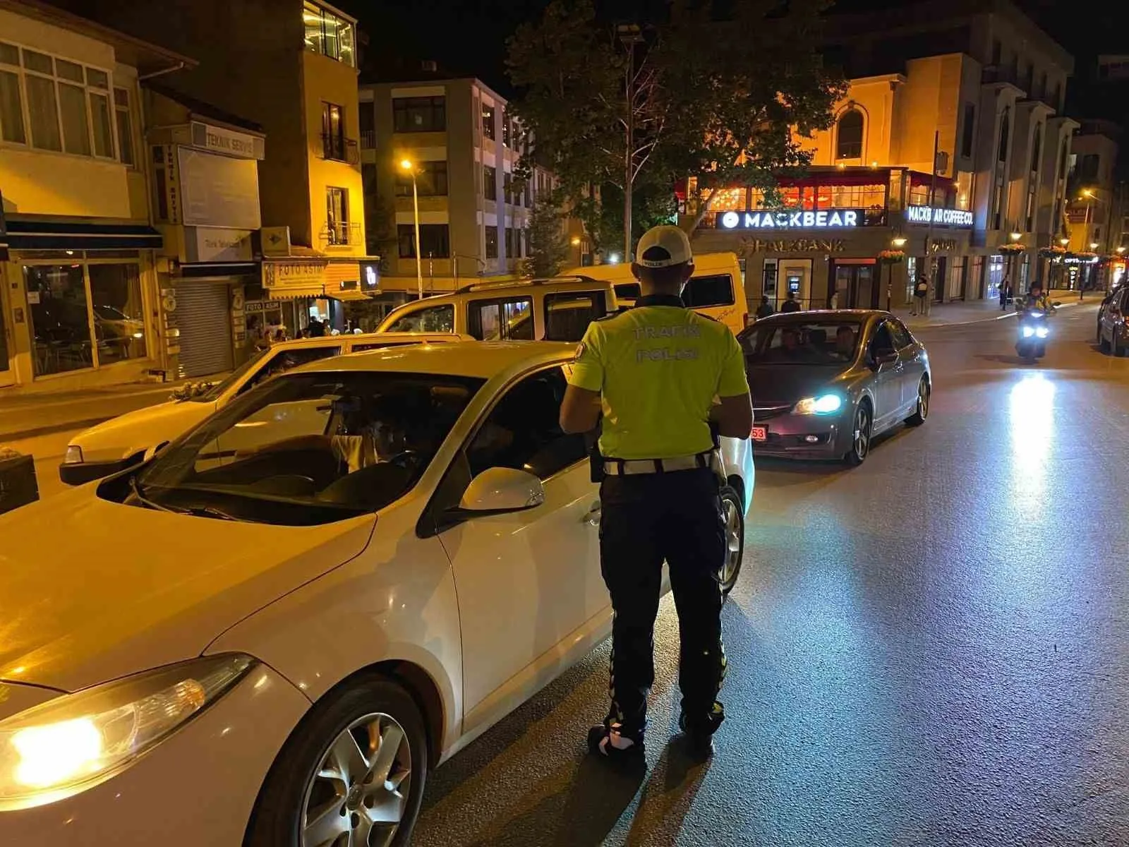 Bilecik’te trafik kurallarını ihlal eden sürücülere 194 bin lira cezai işlem