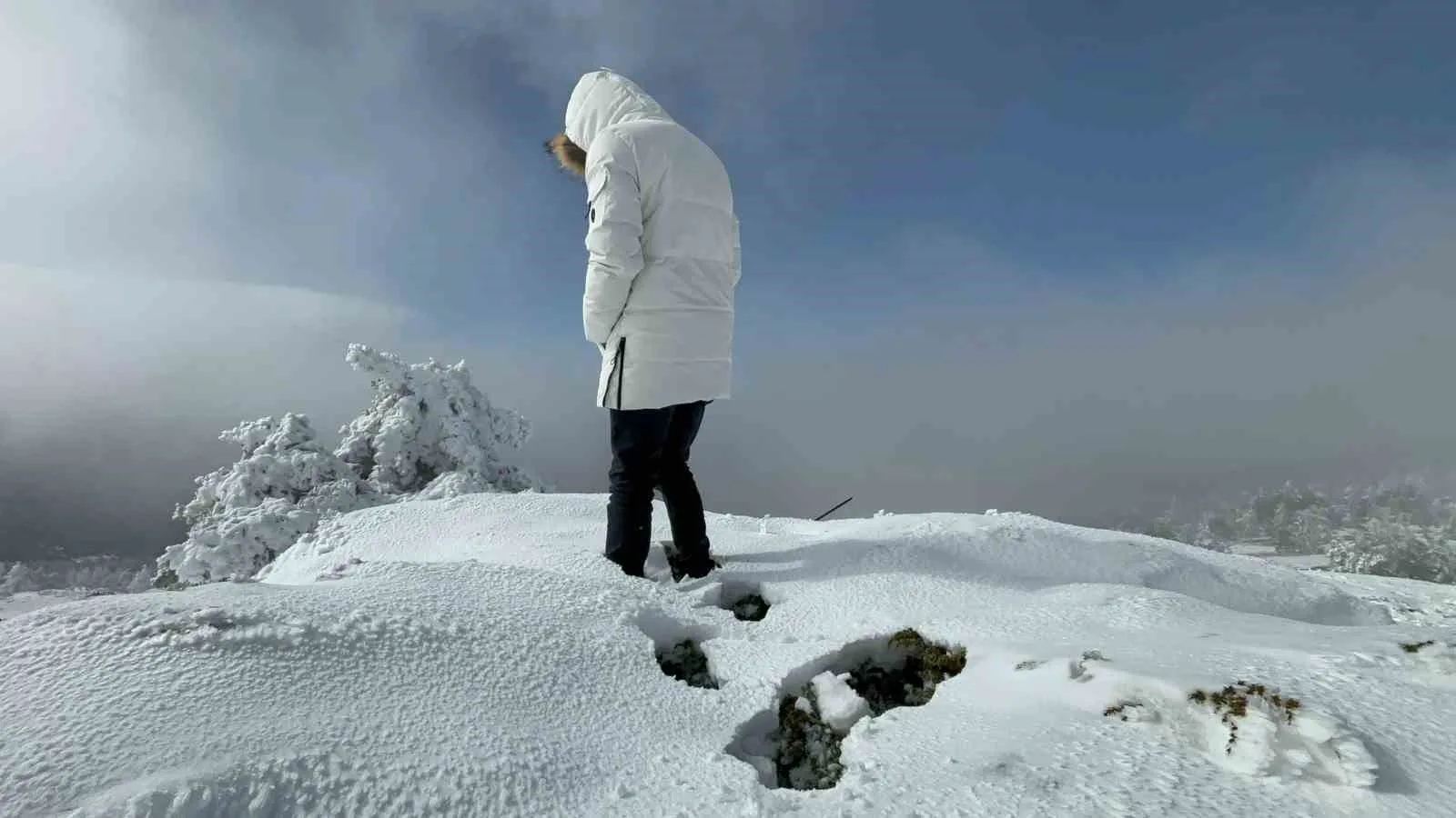 Bolu’nun yükseklerinde kar kalınlığı 15 santimetreye ulaştı